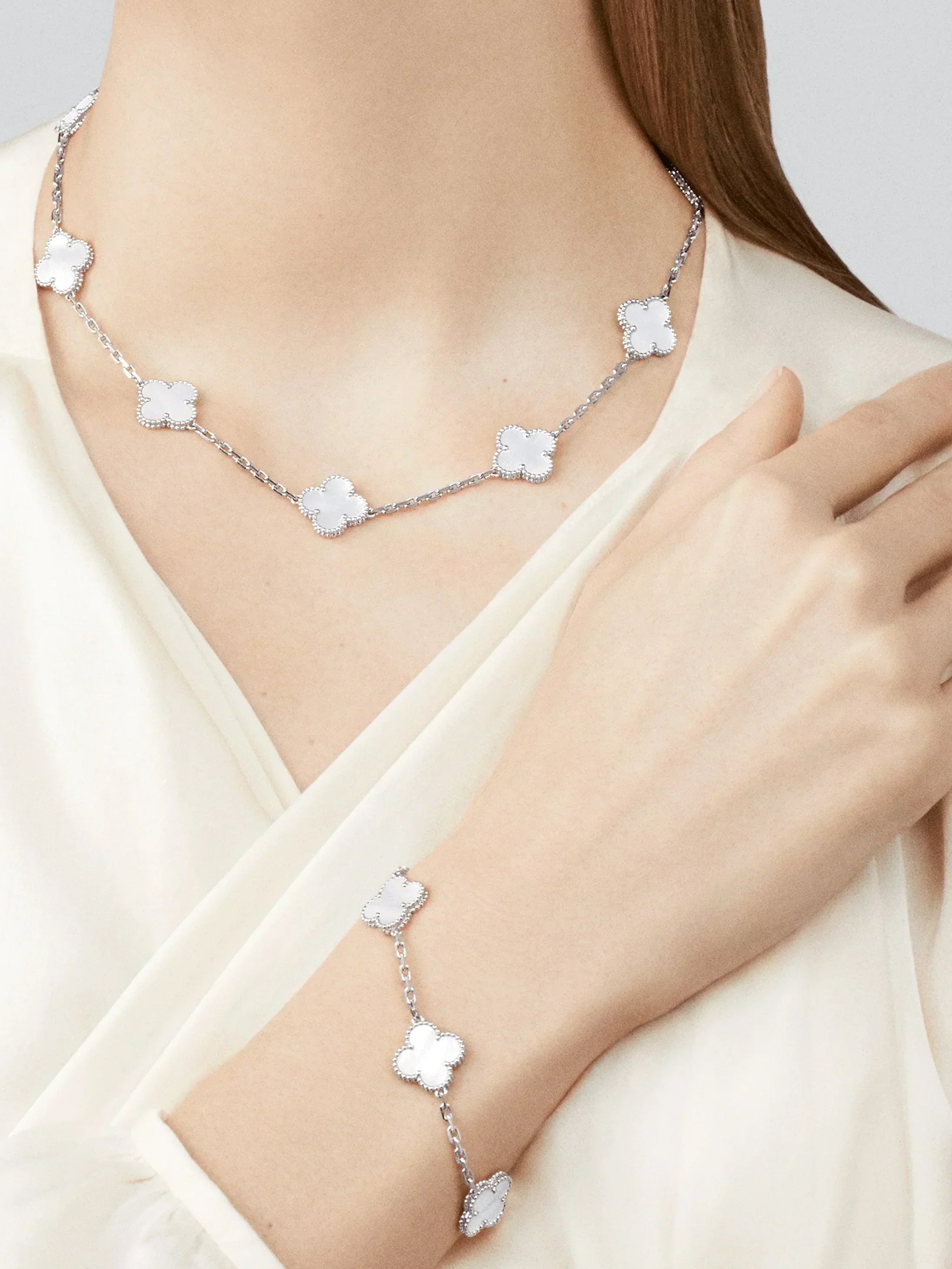 CLOVER | Collier en argent avec 10 motifs