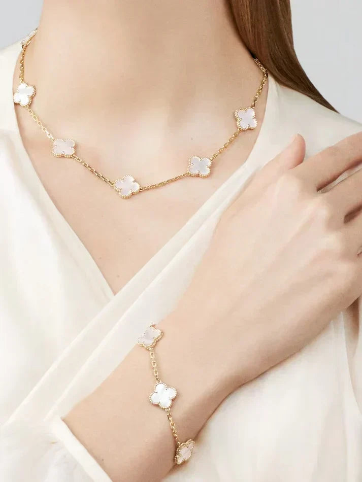 CLOVER | Collier 10 Motifs en Blanc
