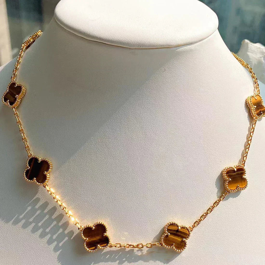 CLOVER | Collier avec motif de tigre 10