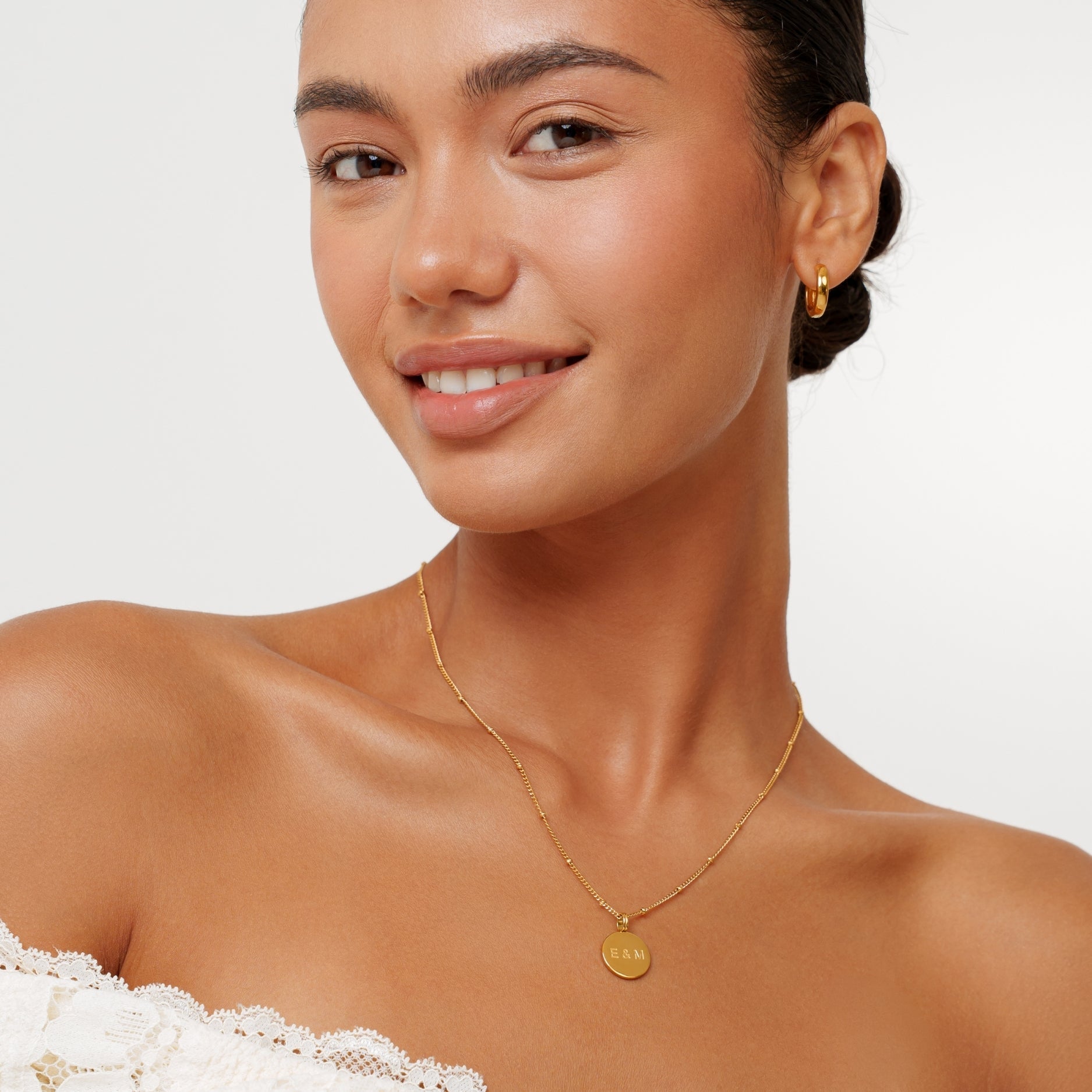 Collier médaillon délicat