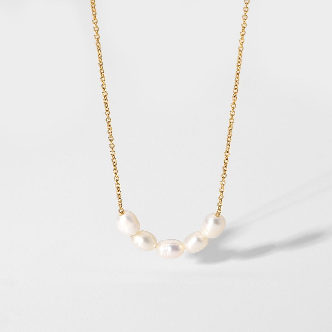 Collier délicat en perles d'eau douce