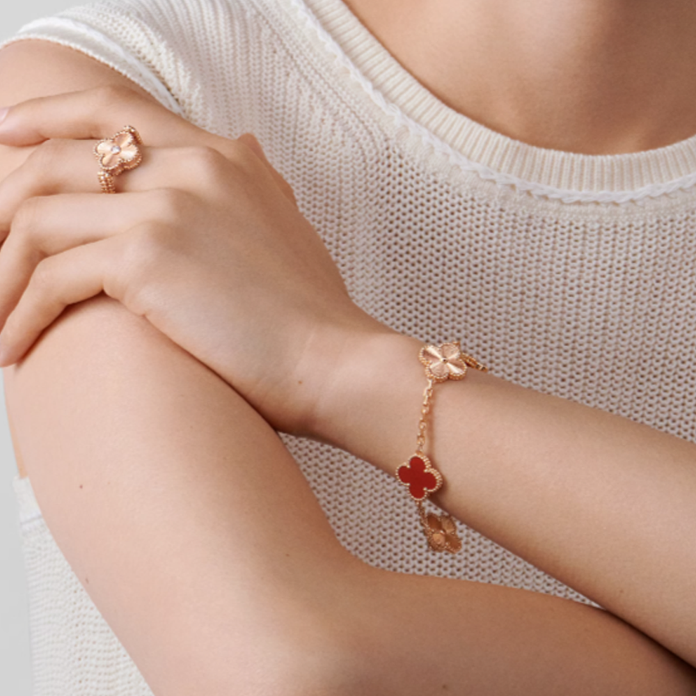CLOVER | Bracelet en or rose avec guillochage