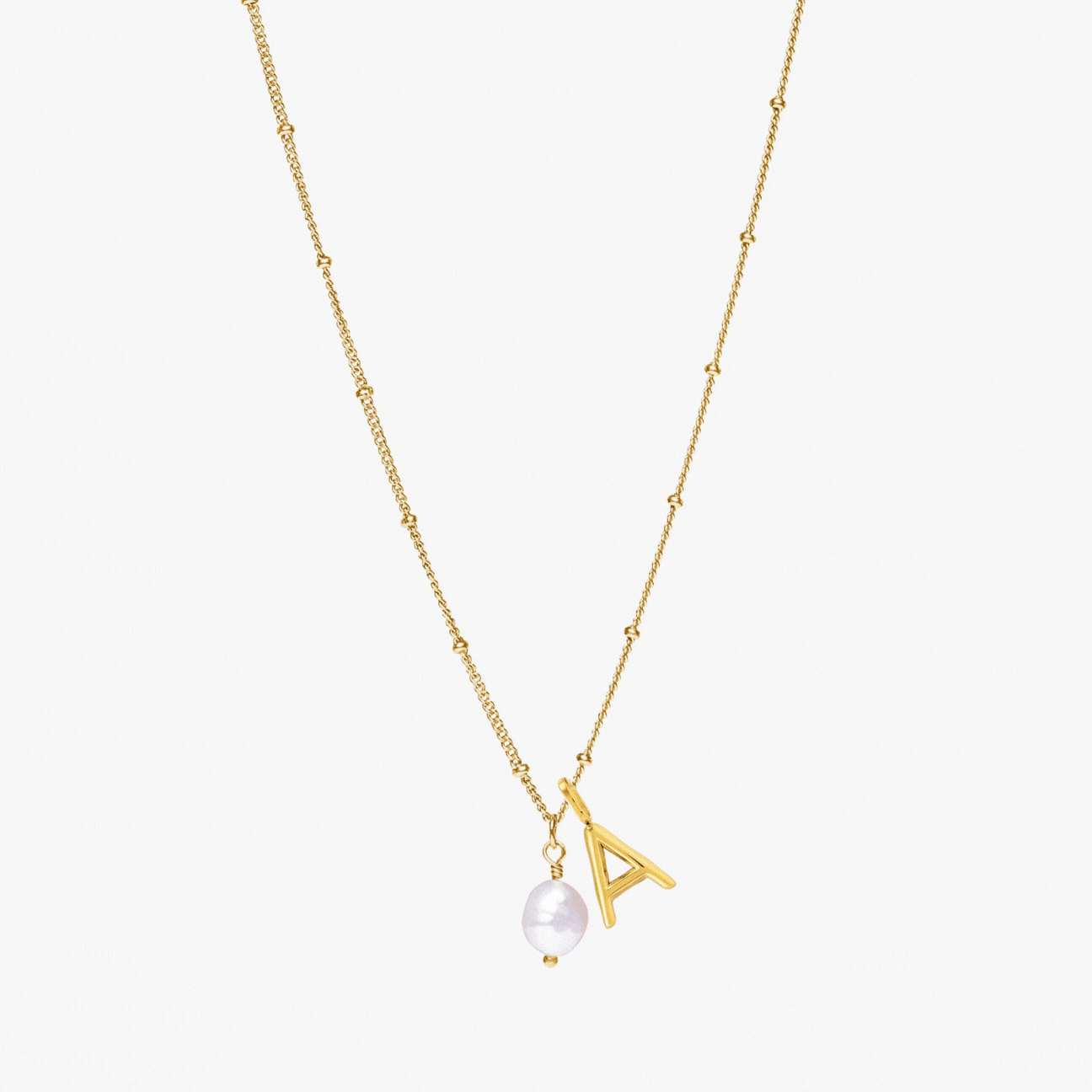 Collier avec initiales et perles
