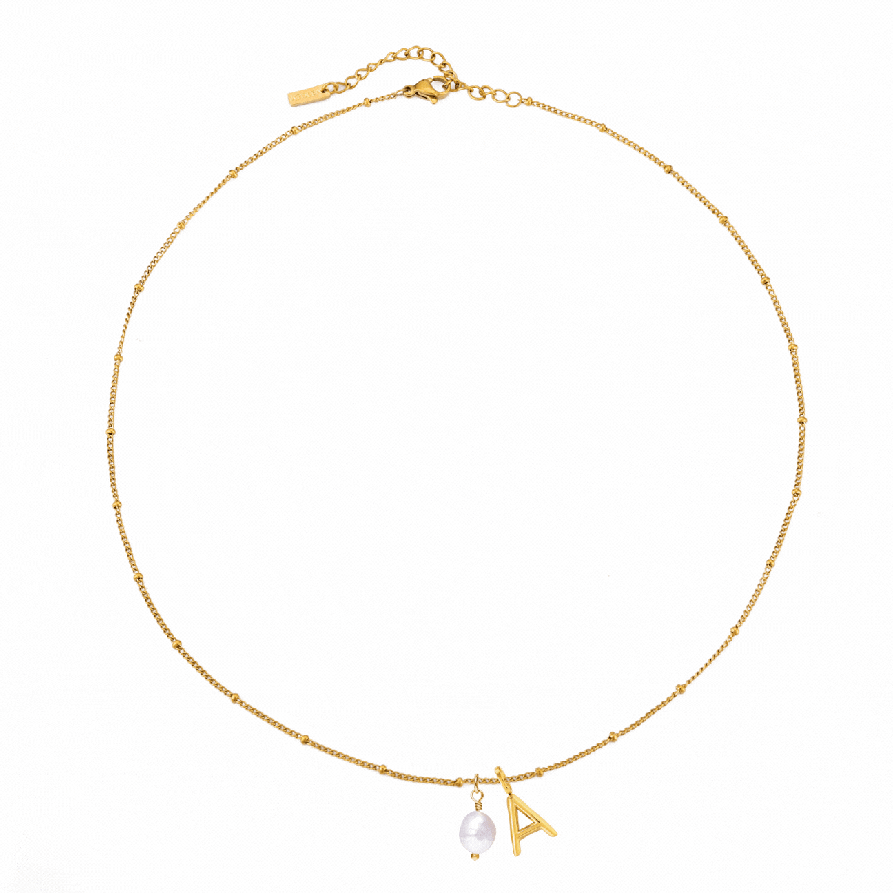 Collier avec initiales et perles