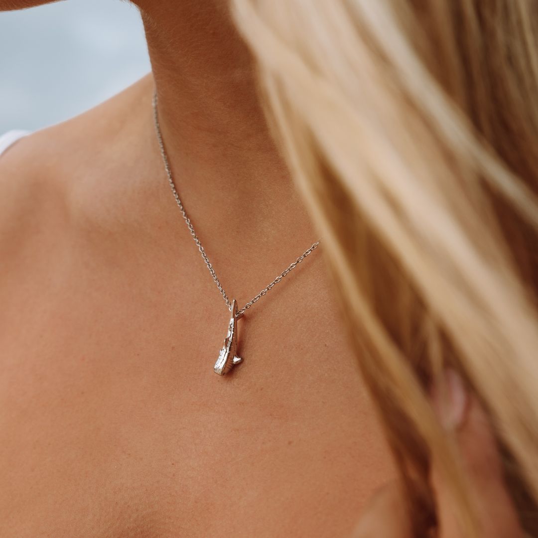 Collier requin-baleine