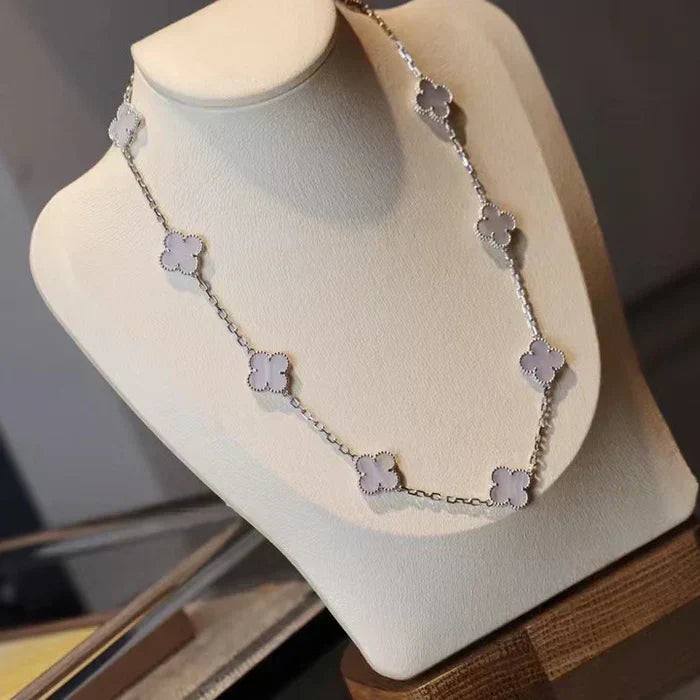 CLOVER | Collier en violet avec 10 motifs