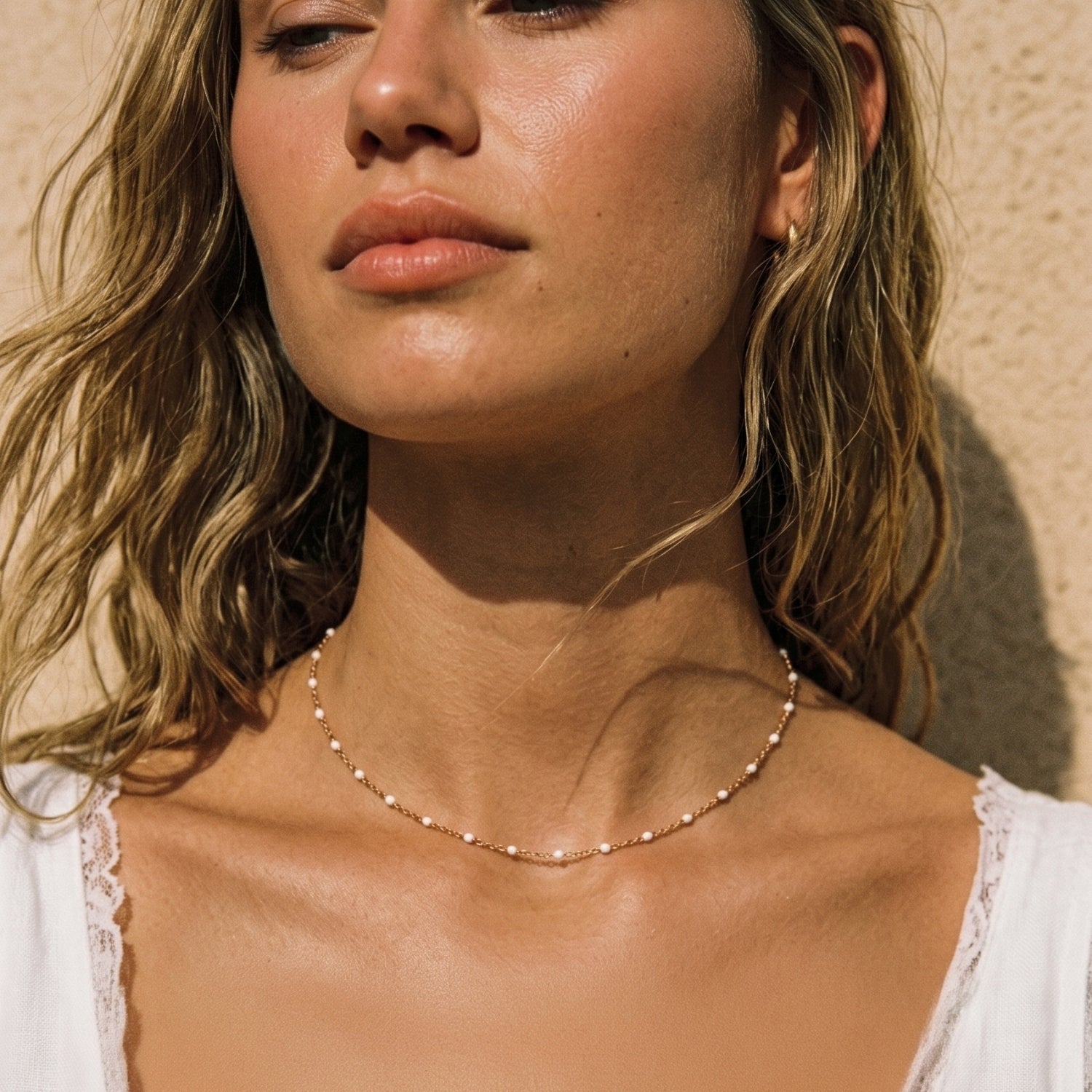 Choker en perles blanches