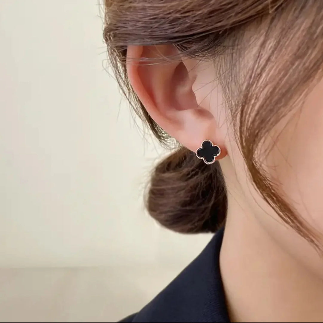 CLOVER | Boucles d'oreilles noires