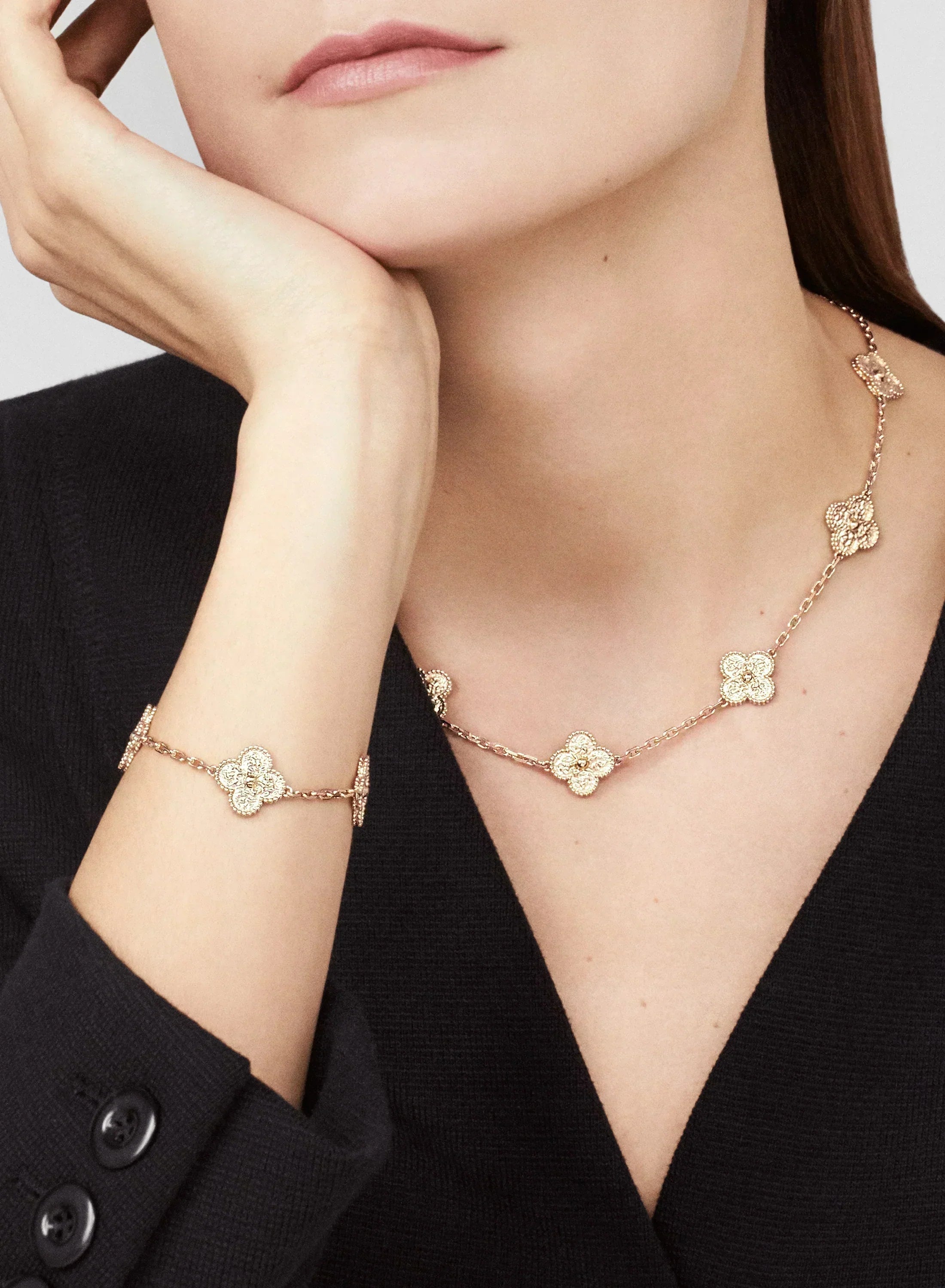 CLOVER | Collier Rosa avec 10 motifs