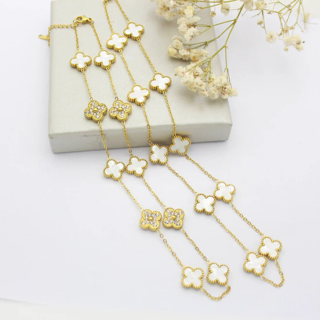 CLOVER | Collier 10 Motifs en Blanc
