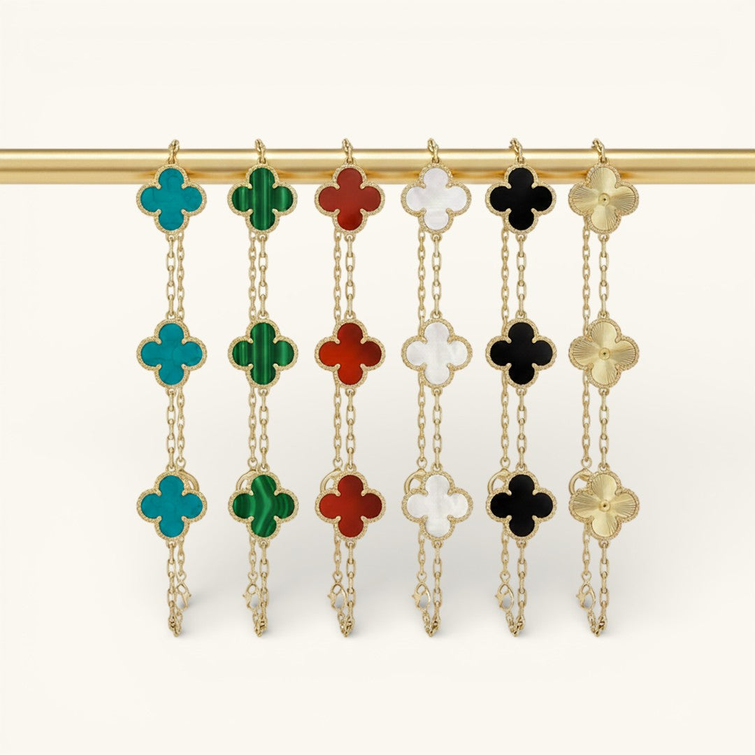 Paquet de six bracelets en trèfle