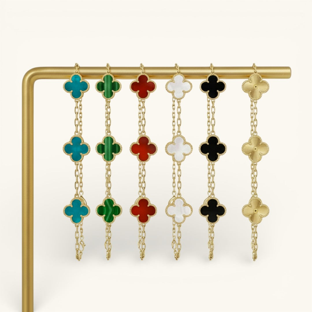 Paquet de six bracelets en trèfle
