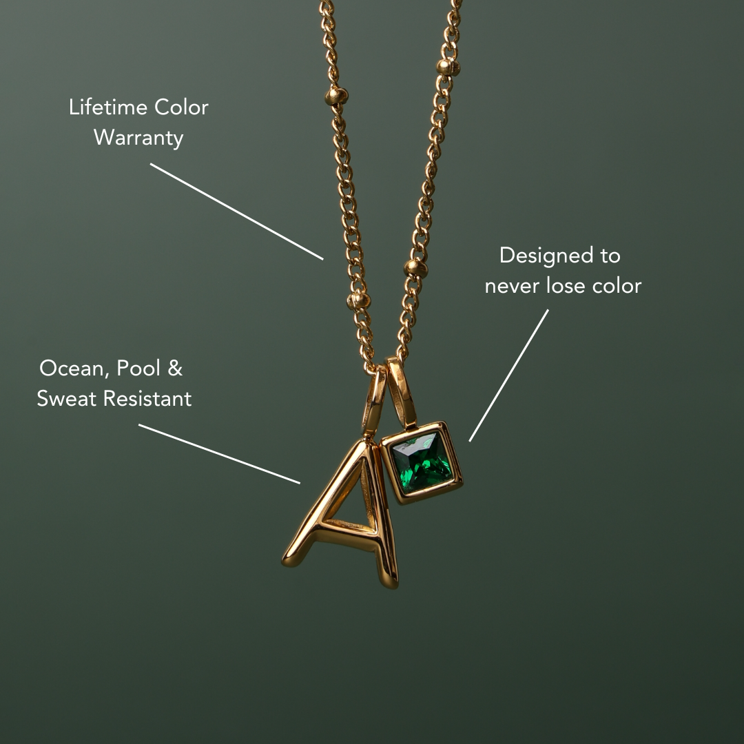Collier pendentif avec initiales et pierre de naissance