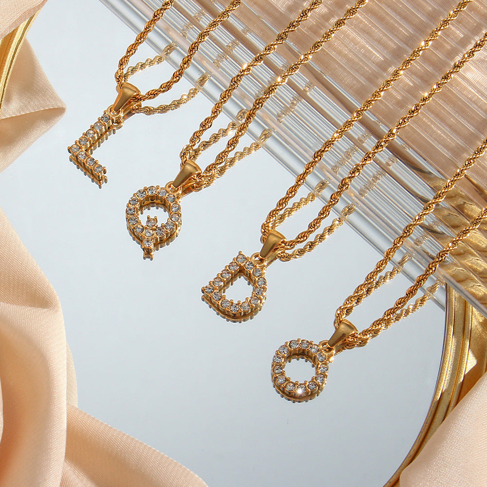 Collier en diamant avec initiales Maeve Buchstaben