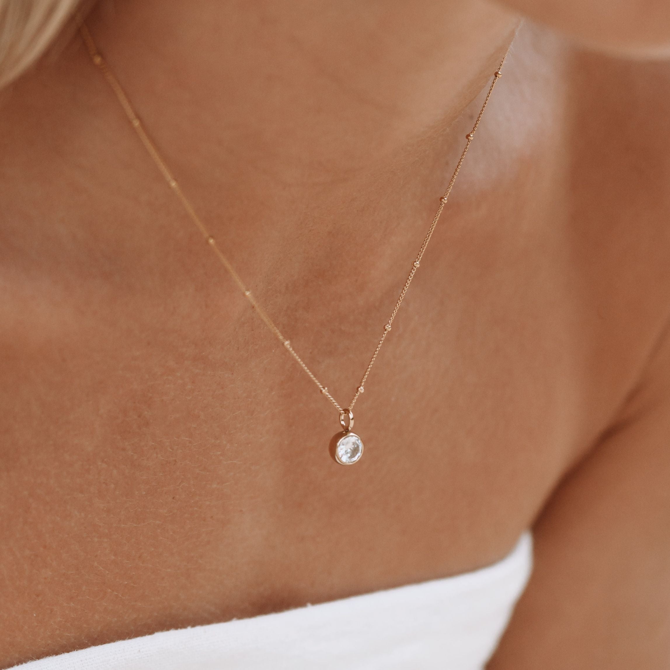 Collier de pierre de naissance