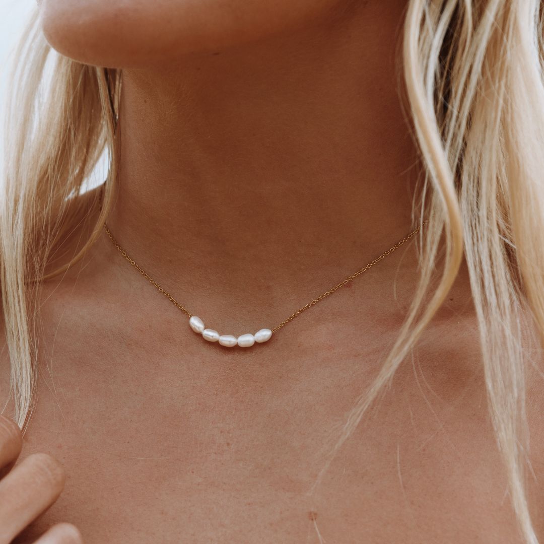 Collier délicat en perles d'eau douce