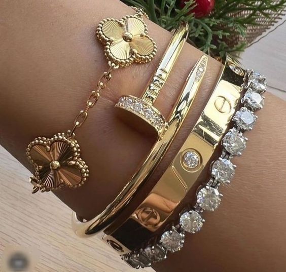 CLOVER | Montre bracelet dorée
