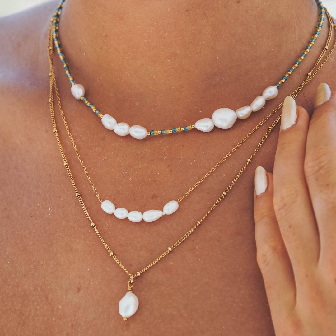 Collier délicat en perles d'eau douce