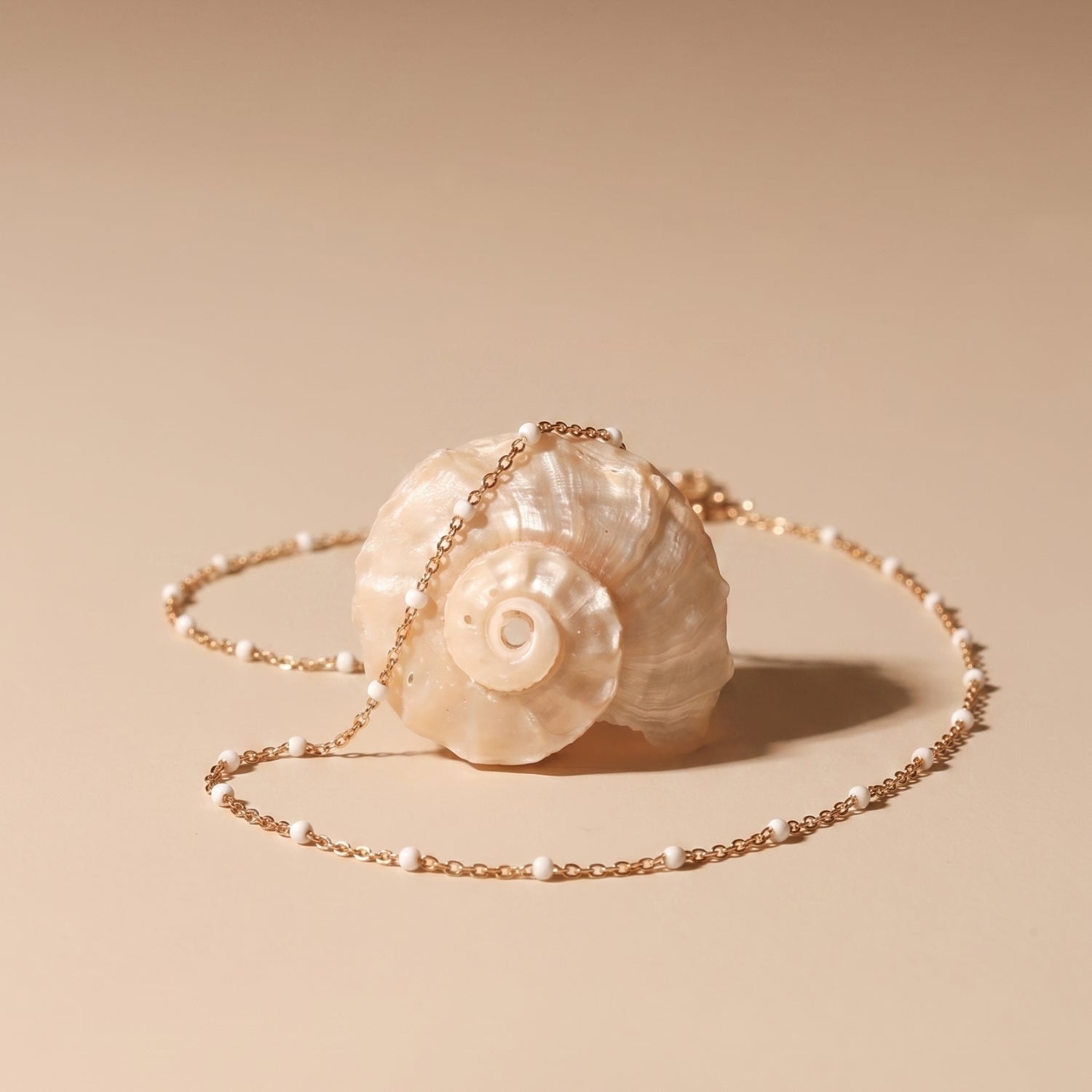 Choker en perles blanches