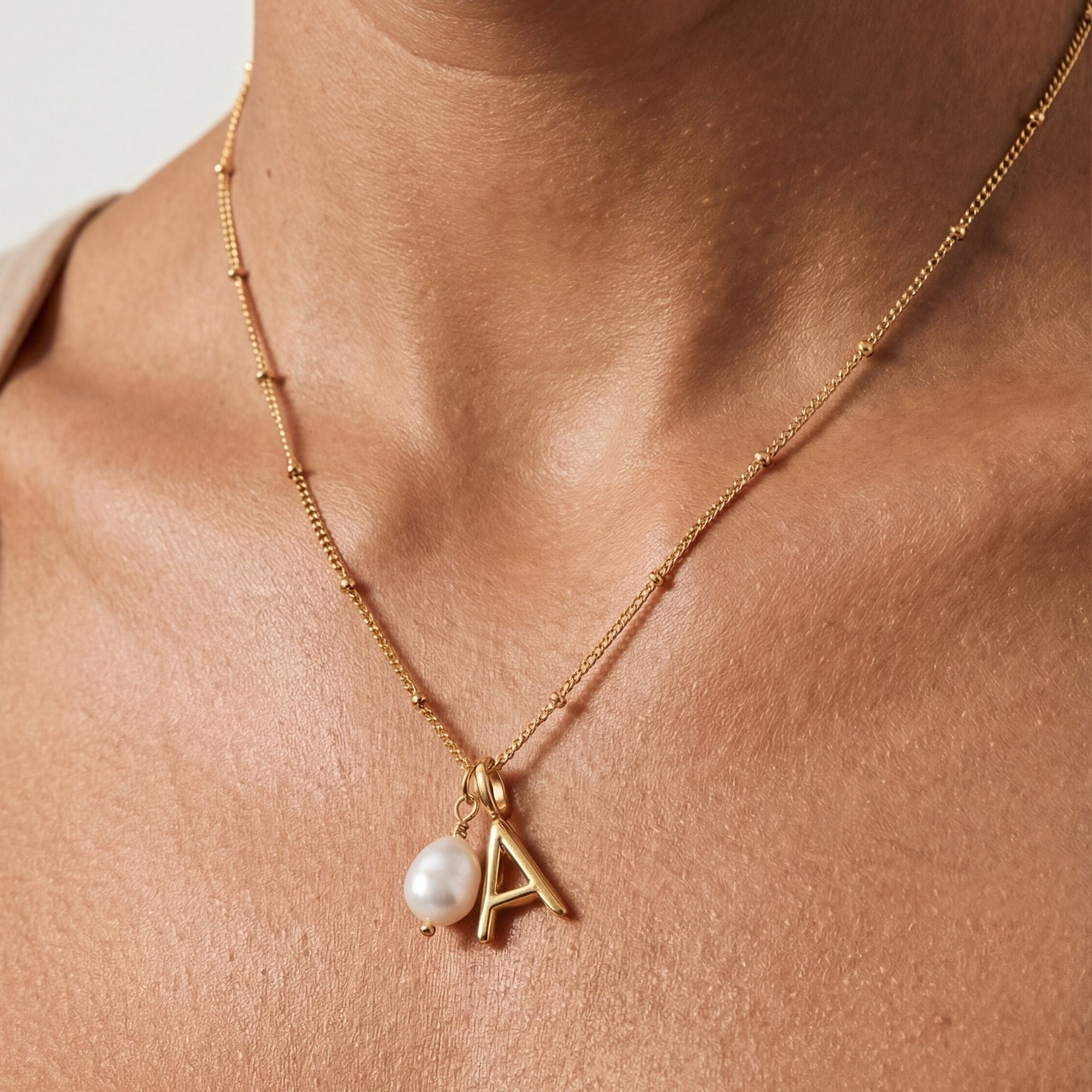Collier avec initiales et perles