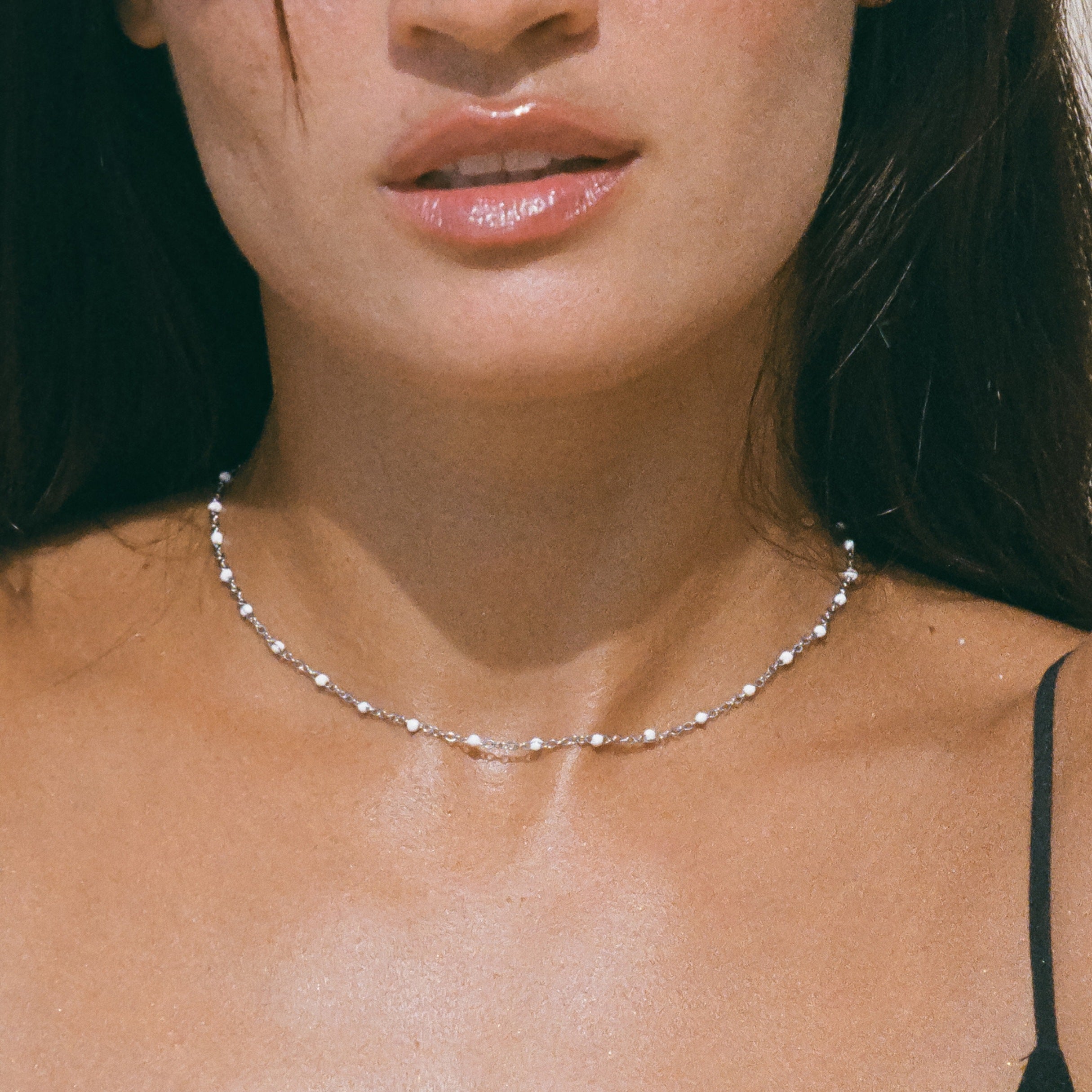 Choker en perles blanches