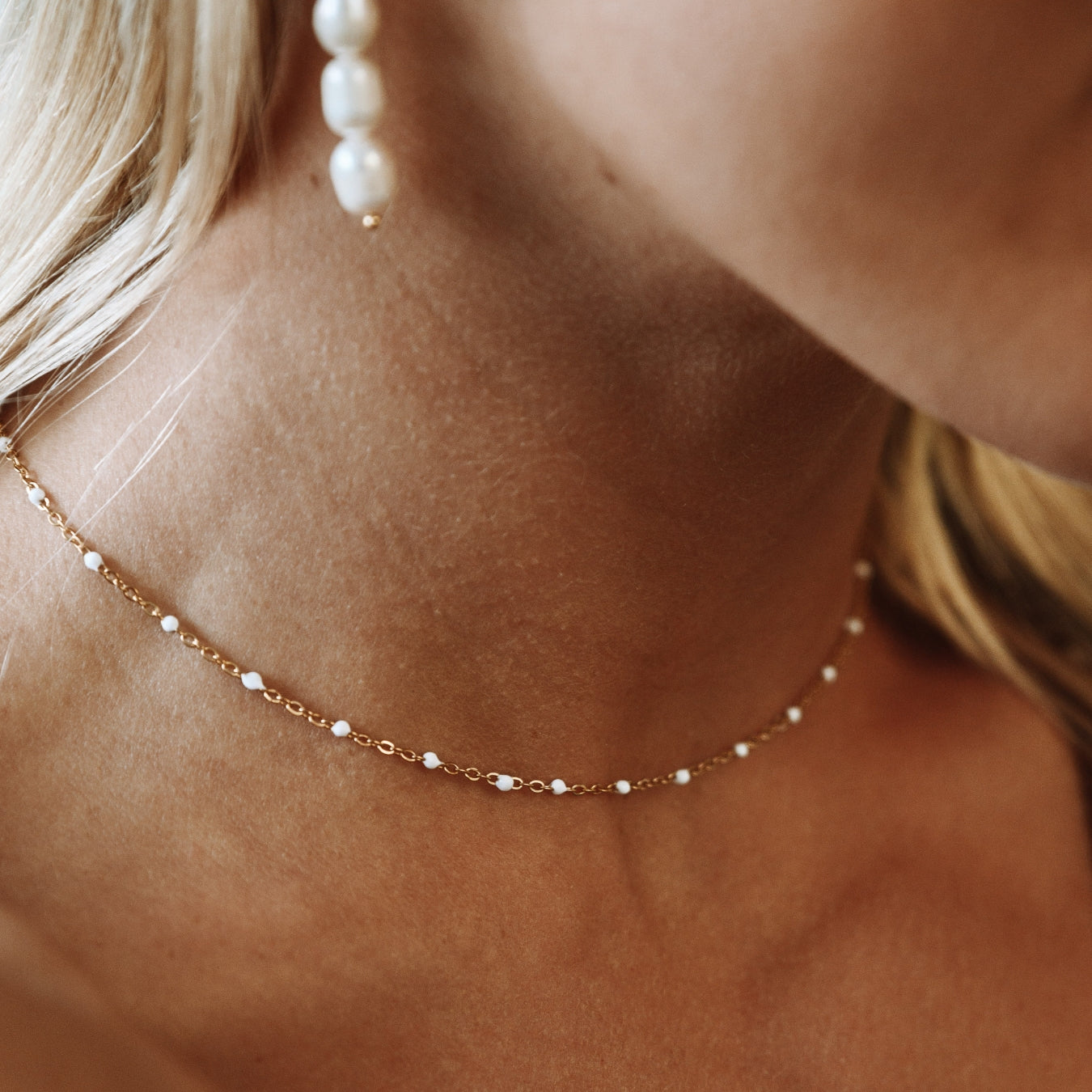 Choker en perles blanches