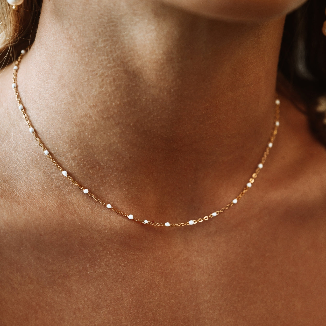 Choker en perles blanches